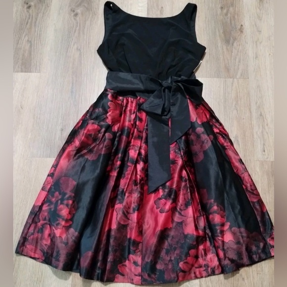 Cato Red/Black Floral Satin Fit and Flare Holiday Dress Size 14 - Picture 2 of 7